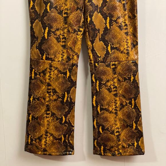 Urban Outfitters 6 snakeskin flare pants metallic black yellow mid rise animal - Picture 3 of 7